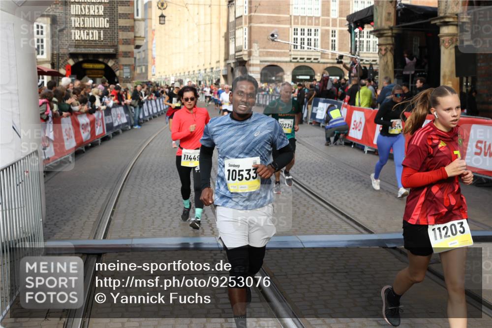 05.10.2025 - 20. swb-Marathon Bremen Yannick Fuchs http://msf.ph/oto/9253076 05.10.2025 10:54:22 Ziel 9402, 9574, 9900, 9935, 10234, 10402, 10533, 11203, 11347, 11449 meine-sportfotos.de
