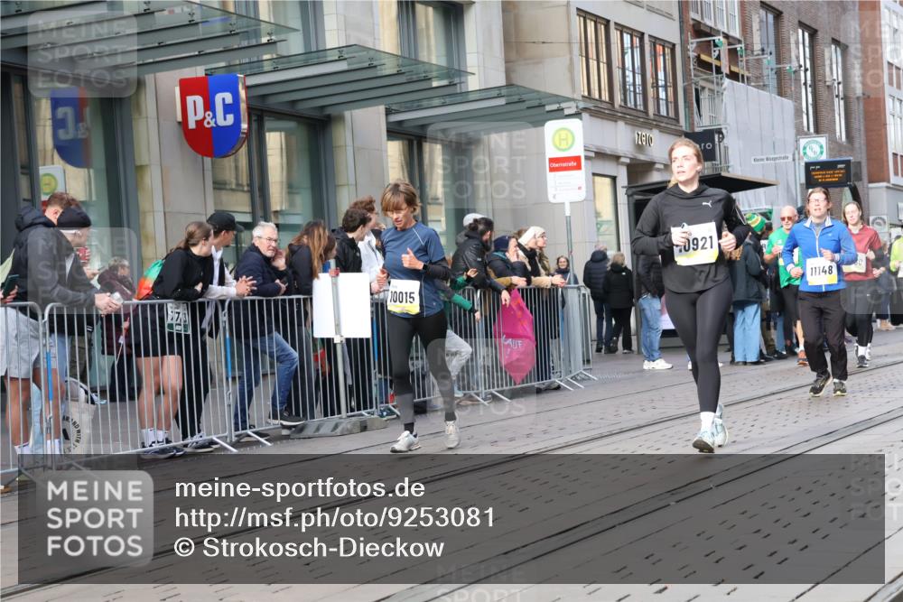 05.10.2025 - 20. swb-Marathon Bremen Strokosch-Dieckow http://msf.ph/oto/9253081 05.10.2025 10:55:39 Ziel 7147, 9521, 9541, 9811, 9871, 9950, 9968, 10006, 10009, 10015, 10253, 10385, 10394, 10610, 10641, 10653, 10654, 10664, 10675, 10758, 10921, 10959, 10989, 11052, 11095, 11148, 11249, 11366, 11439, 11620, 11626, 11693, 7147, 9521, 9541, 9811, 9871, 9950, 9968, 10006, 10009, 10015, 10253, 10385, 10394, 10610, 10641, 10653, 10654, 10664, 10675, 10758, 10921, 10959, 10989, 11052, 11095, 11148, 11249, 11366, 11620, 11693 meine-sportfotos.de
