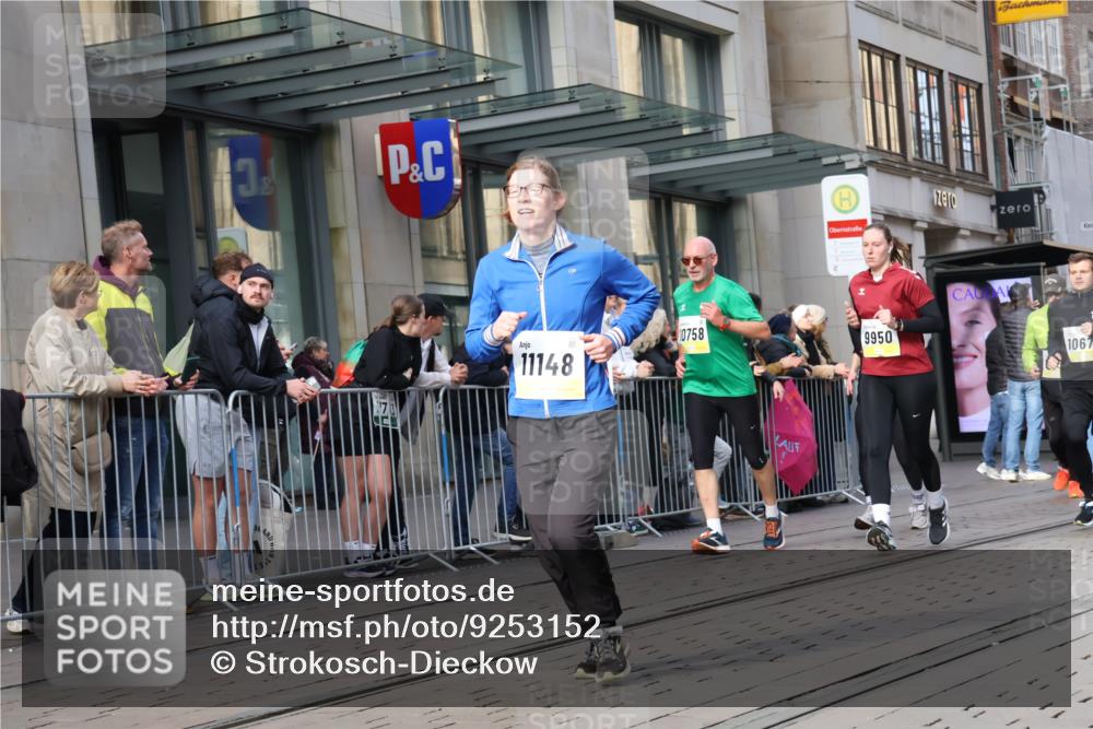 05.10.2025 - 20. swb-Marathon Bremen Strokosch-Dieckow http://msf.ph/oto/9253152 05.10.2025 10:55:42 Ziel 7147, 9521, 9541, 9811, 9855, 9871, 9950, 9968, 10006, 10009, 10015, 10394, 10610, 10641, 10654, 10664, 10675, 10758, 10921, 10959, 10989, 11052, 11095, 11148, 11366, 11439, 11620, 11626, 11630, 11693, 11741, 7147, 9521, 9541, 9811, 9855, 9871, 9950, 9968, 10006, 10009, 10015, 10394, 10610, 10641, 10654, 10664, 10675, 10758, 10921, 10959, 10989, 11052, 11095, 11148, 11366, 11620, 11630, 11693 meine-sportfotos.de