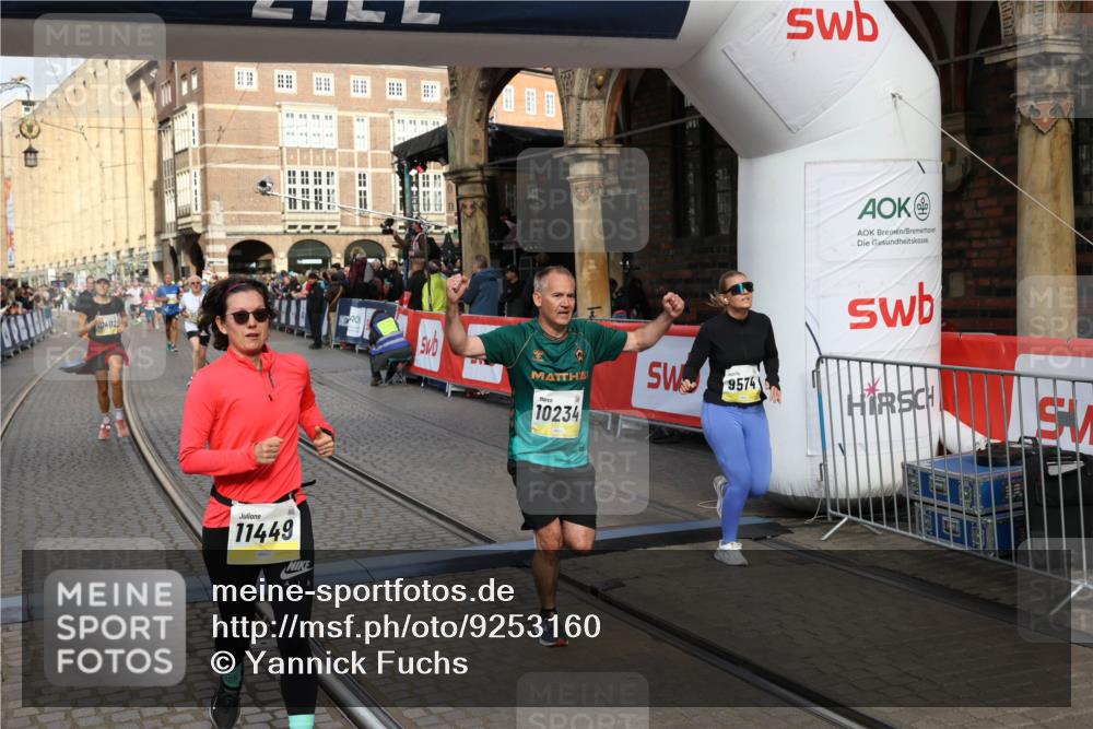 05.10.2025 - 20. swb-Marathon Bremen Yannick Fuchs http://msf.ph/oto/9253160 05.10.2025 10:54:23 Ziel 9402, 9574, 9900, 9935, 10234, 10402, 10533, 11203, 11449 meine-sportfotos.de