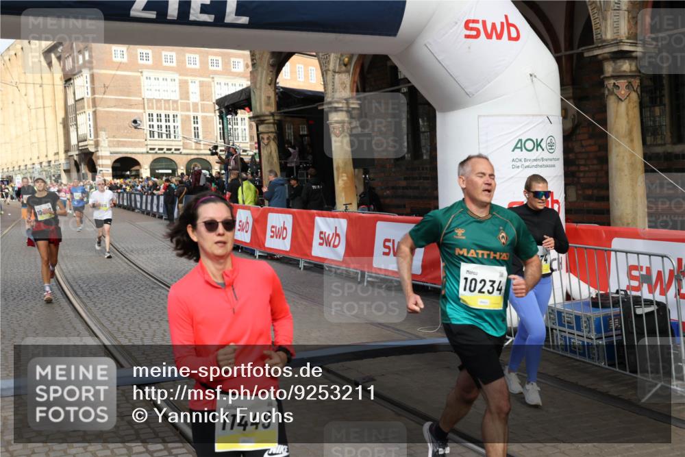 05.10.2025 - 20. swb-Marathon Bremen Yannick Fuchs http://msf.ph/oto/9253211 05.10.2025 10:54:23 Ziel 9402, 9574, 9900, 9935, 10234, 10402, 10533, 11203, 11449 meine-sportfotos.de