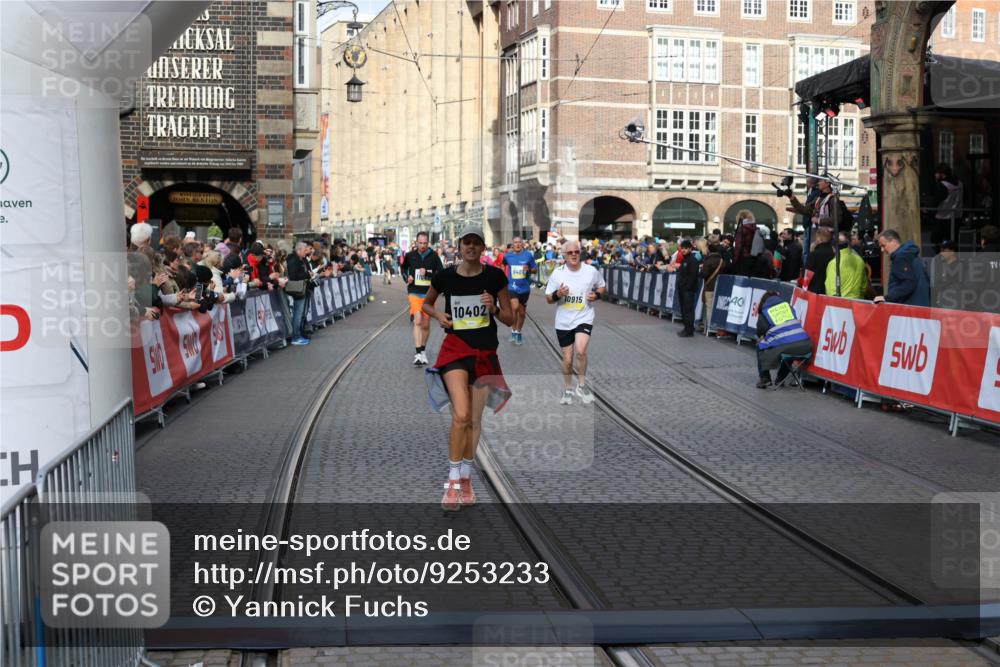 05.10.2025 - 20. swb-Marathon Bremen Yannick Fuchs http://msf.ph/oto/9253233 05.10.2025 10:54:24 Ziel 9402, 9574, 9900, 9935, 10234, 10402, 10533, 10915, 11203, 11449 meine-sportfotos.de