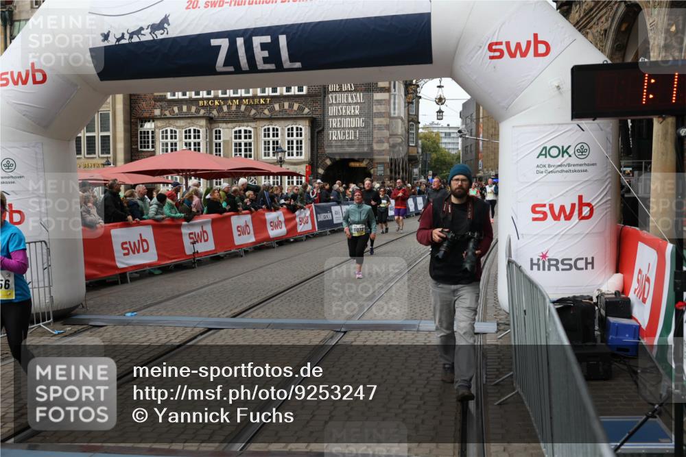 05.10.2025 - 20. swb-Marathon Bremen Yannick Fuchs http://msf.ph/oto/9253247 05.10.2025 11:14:36 Ziel 9756, 10292, 11072, 11139 meine-sportfotos.de