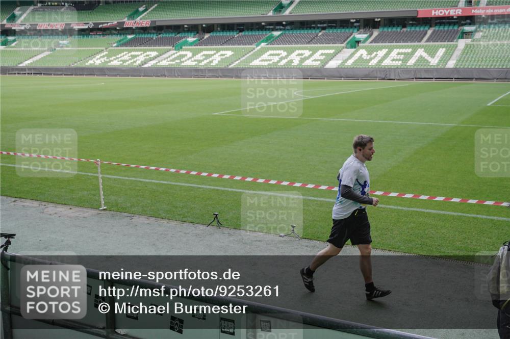 05.10.2025 - 20. swb-Marathon Bremen Michael Burmester http://msf.ph/oto/9253261 05.10.2025 10:42:03 Laufen im Stadion 7069, 8533, 8865, 9265, 9401, 9519, 9538, 9632, 9648, 9649, 9798, 9815, 9836, 9837, 9907, 9972, 9982, 10031, 10051, 10082, 10087, 10095, 10125, 10129, 10132, 10134, 10148, 10152, 10189, 10212, 10214, 10223, 10239, 10248, 10249, 10264, 10333, 10499, 10522, 10706, 10722, 10815, 10824, 10937, 10943, 10998, 11037, 11056, 11097, 11126, 11142, 11206, 11232, 11379, 11395, 11405, 11437, 11473, 11584, 11634, 9178, 9217, 9274, 9357, 11261 meine-sportfotos.de