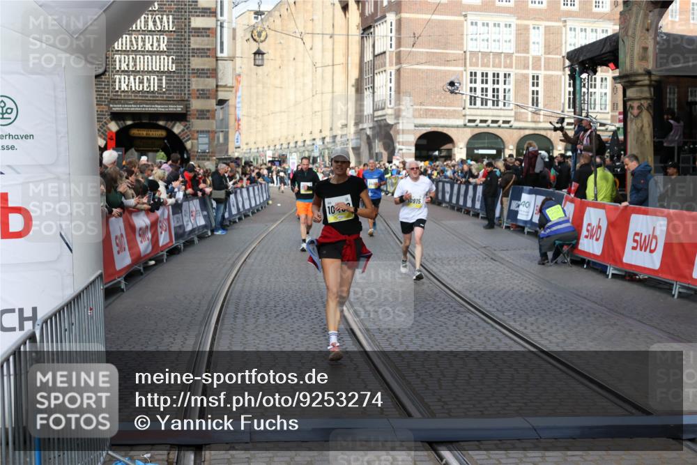05.10.2025 - 20. swb-Marathon Bremen Yannick Fuchs http://msf.ph/oto/9253274 05.10.2025 10:54:24 Ziel 9402, 9574, 9900, 9935, 10234, 10402, 10533, 10915, 11203, 11449 meine-sportfotos.de