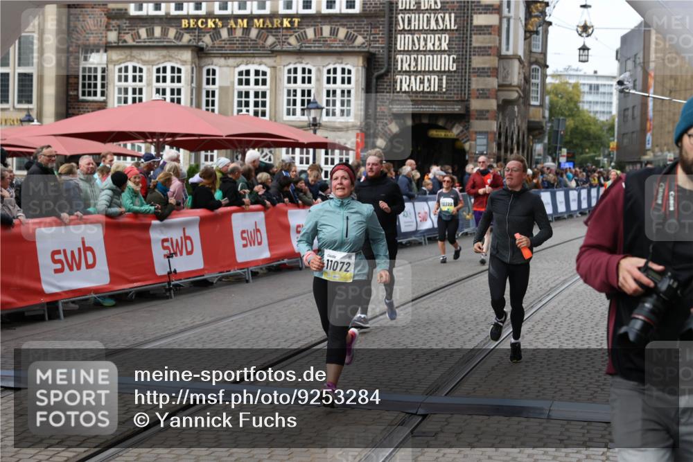 05.10.2025 - 20. swb-Marathon Bremen Yannick Fuchs http://msf.ph/oto/9253284 05.10.2025 11:14:37 Ziel 9756, 10292, 11072, 11139 meine-sportfotos.de