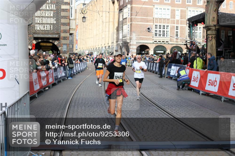 05.10.2025 - 20. swb-Marathon Bremen Yannick Fuchs http://msf.ph/oto/9253306 05.10.2025 10:54:25 Ziel 9402, 9574, 9900, 9935, 10234, 10402, 10533, 10915, 11203, 11449 meine-sportfotos.de