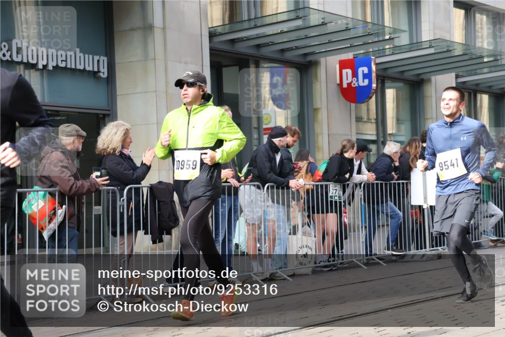 05.10.2025 - 20. swb-Marathon Bremen Strokosch-Dieckow http://msf.ph/oto/9253316 05.10.2025 10:55:46 Ziel 7147, 9258, 9541, 9811, 9855, 9871, 9950, 9968, 10006, 10009, 10015, 10394, 10641, 10654, 10664, 10675, 10758, 10921, 10959, 10989, 10992, 11095, 11148, 11364, 11366, 11439, 11554, 11620, 11626, 11630, 11693, 11741, 7147, 9258, 9541, 9811, 9855, 9871, 9950, 9968, 10006, 10009, 10015, 10394, 10641, 10654, 10664, 10675, 10758, 10921, 10959, 10989, 10992, 11095, 11148, 11364, 11366, 11554, 11620, 11630, 11693 meine-sportfotos.de