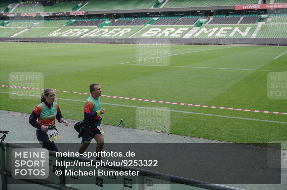 05.10.2025 - 20. swb-Marathon Bremen Michael Burmester http://msf.ph/oto/9253322 05.10.2025 10:42:04 Laufen im Stadion 7069, 8533, 8865, 9265, 9401, 9519, 9538, 9632, 9648, 9649, 9798, 9815, 9836, 9837, 9907, 9972, 9982, 10031, 10051, 10082, 10087, 10095, 10125, 10129, 10132, 10134, 10148, 10152, 10189, 10212, 10214, 10223, 10239, 10248, 10264, 10333, 10499, 10522, 10706, 10722, 10815, 10824, 10937, 10943, 10998, 11037, 11056, 11097, 11126, 11142, 11206, 11232, 11379, 11395, 11405, 11437, 11473, 11584, 11634, 9217, 9274, 9357, 11261 meine-sportfotos.de