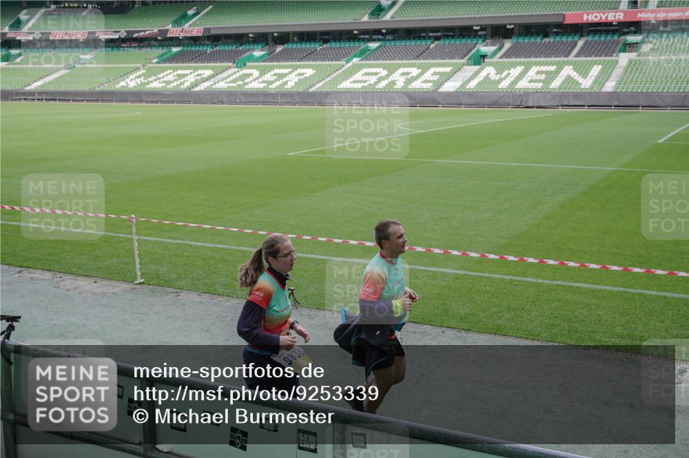 05.10.2025 - 20. swb-Marathon Bremen Michael Burmester http://msf.ph/oto/9253339 05.10.2025 10:42:05 Laufen im Stadion 7069, 8533, 8865, 9265, 9519, 9538, 9632, 9648, 9649, 9798, 9815, 9836, 9837, 9907, 9972, 9982, 10031, 10051, 10082, 10087, 10095, 10125, 10129, 10132, 10134, 10148, 10152, 10189, 10212, 10214, 10223, 10239, 10248, 10264, 10333, 10499, 10522, 10706, 10722, 10815, 10824, 10937, 10943, 10998, 11037, 11056, 11097, 11126, 11142, 11172, 11206, 11232, 11379, 11395, 11405, 11437, 11473, 11584, 11634, 9217, 9274, 9357, 11261 meine-sportfotos.de