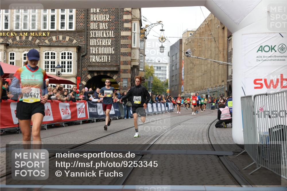 05.10.2025 - 20. swb-Marathon Bremen Yannick Fuchs http://msf.ph/oto/9253345 05.10.2025 10:45:33 Ziel 9396, 9885, 10447, 10634, 11346, 11403, 11585 meine-sportfotos.de