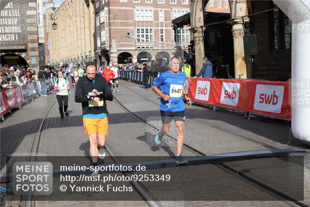 05.10.2025 - 20. swb-Marathon Bremen Yannick Fuchs http://msf.ph/oto/9253349 05.10.2025 10:54:30 Ziel 9407, 10097, 10402, 10915, 11040, 11271 meine-sportfotos.de