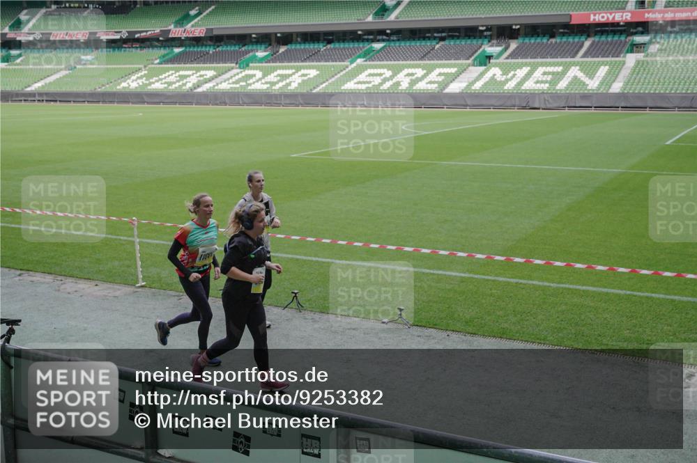 05.10.2025 - 20. swb-Marathon Bremen Michael Burmester http://msf.ph/oto/9253382 05.10.2025 10:42:08 Laufen im Stadion 7069, 8533, 8865, 9212, 9265, 9519, 9538, 9632, 9648, 9649, 9798, 9815, 9836, 9837, 9907, 9945, 9972, 9982, 9999, 10031, 10082, 10087, 10125, 10129, 10132, 10134, 10148, 10189, 10212, 10214, 10223, 10239, 10248, 10264, 10333, 10365, 10366, 10415, 10499, 10522, 10684, 10706, 10722, 10815, 10824, 10937, 10943, 10998, 11037, 11056, 11097, 11126, 11142, 11172, 11206, 11232, 11379, 11395, 11405, 11437, 11473, 11584, 11634, 9274, 9357, 11261 meine-sportfotos.de