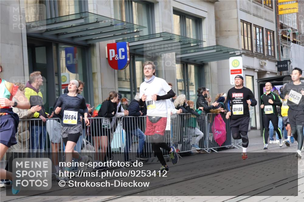 05.10.2025 - 20. swb-Marathon Bremen Strokosch-Dieckow http://msf.ph/oto/9253412 05.10.2025 10:55:49 Ziel 9258, 9541, 9811, 9855, 9871, 9950, 9968, 10006, 10009, 10015, 10191, 10196, 10394, 10424, 10641, 10664, 10675, 10758, 10921, 10959, 10989, 10992, 11095, 11148, 11364, 11366, 11554, 11620, 11626, 11630, 11693, 11741, 9258, 9541, 9811, 9855, 9871, 9950, 9968, 10006, 10009, 10015, 10191, 10196, 10394, 10424, 10641, 10664, 10675, 10758, 10921, 10959, 10989, 10992, 11095, 11148, 11364, 11366, 11554, 11620, 11630, 11693 meine-sportfotos.de