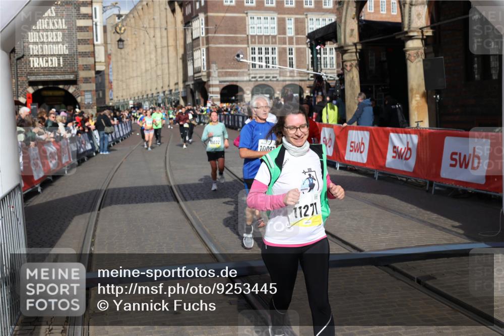 05.10.2025 - 20. swb-Marathon Bremen Yannick Fuchs http://msf.ph/oto/9253445 05.10.2025 10:54:33 Ziel 9392, 9407, 9633, 10032, 10097, 10810, 10915, 11040, 11271 meine-sportfotos.de
