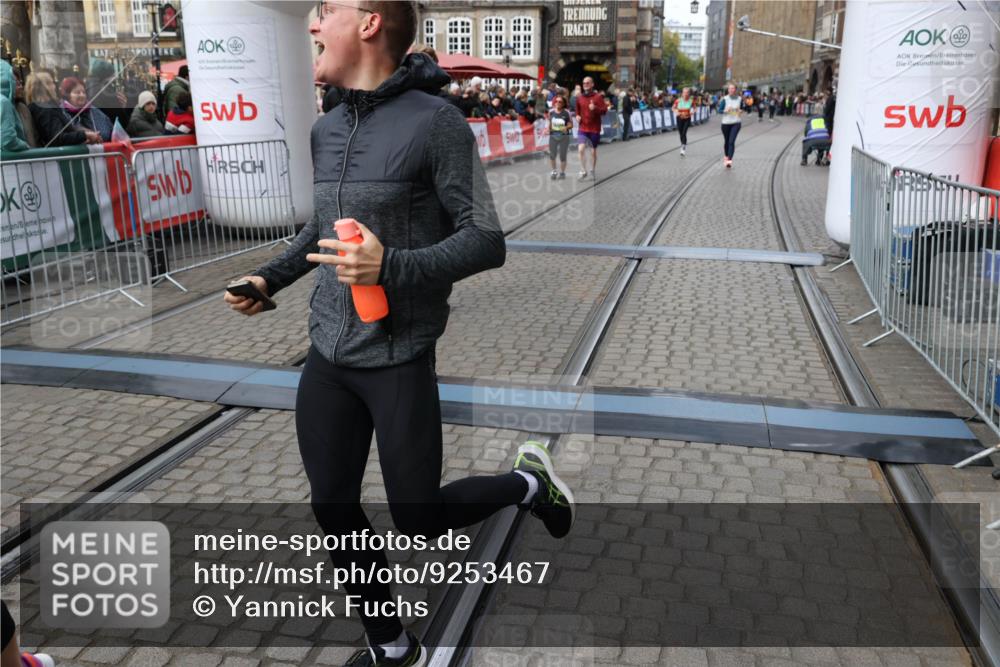 05.10.2025 - 20. swb-Marathon Bremen Yannick Fuchs http://msf.ph/oto/9253467 05.10.2025 11:14:40 Ziel 9756, 10292, 10722, 11072, 11139, 11473 meine-sportfotos.de