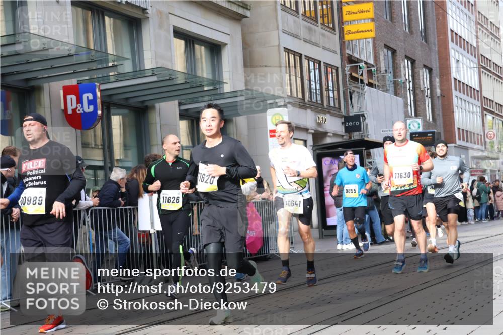 05.10.2025 - 20. swb-Marathon Bremen Strokosch-Dieckow http://msf.ph/oto/9253479 05.10.2025 10:55:51 Ziel 9258, 9541, 9811, 9855, 9950, 9968, 10006, 10009, 10015, 10028, 10191, 10196, 10394, 10424, 10590, 10641, 10664, 10675, 10758, 10959, 10989, 10992, 11095, 11148, 11364, 11366, 11554, 11620, 11626, 11630, 11662, 11693, 11741, 9258, 9541, 9811, 9855, 9950, 9968, 10006, 10009, 10015, 10028, 10191, 10196, 10394, 10424, 10590, 10641, 10664, 10675, 10758, 10959, 10989, 10992, 11095, 11148, 11364, 11366, 11554, 11620, 11630, 11662, 11693 meine-sportfotos.de