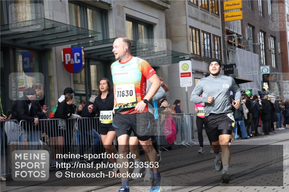 05.10.2025 - 20. swb-Marathon Bremen Strokosch-Dieckow http://msf.ph/oto/9253553 05.10.2025 10:55:53 Ziel 9258, 9424, 9541, 9783, 9811, 9855, 9950, 9968, 10006, 10009, 10015, 10028, 10191, 10196, 10394, 10424, 10590, 10641, 10664, 10675, 10959, 10989, 10992, 11095, 11148, 11364, 11366, 11554, 11620, 11626, 11630, 11662, 11693, 11723, 11741, 9258, 9424, 9541, 9783, 9811, 9855, 9950, 9968, 10006, 10009, 10015, 10028, 10191, 10196, 10394, 10424, 10590, 10641, 10664, 10675, 10959, 10989, 10992, 11095, 11148, 11364, 11366, 11554, 11620, 11630, 11662, 11693 meine-sportfotos.de