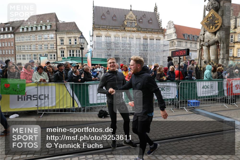 05.10.2025 - 20. swb-Marathon Bremen Yannick Fuchs http://msf.ph/oto/9253611 05.10.2025 11:14:44 Ziel 9861, 9970, 10292, 10722, 11072, 11139, 11473 meine-sportfotos.de