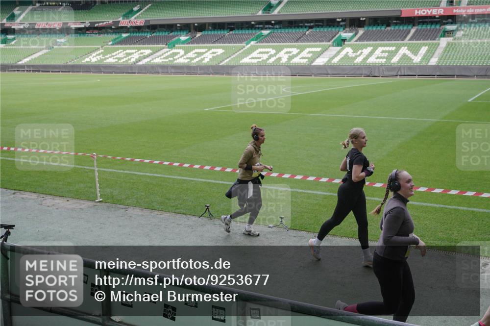 05.10.2025 - 20. swb-Marathon Bremen Michael Burmester http://msf.ph/oto/9253677 05.10.2025 10:42:15 Laufen im Stadion 7069, 8225, 8533, 8865, 9212, 9276, 9481, 9519, 9632, 9648, 9649, 9798, 9815, 9836, 9837, 9907, 9945, 9972, 9982, 9999, 10031, 10082, 10087, 10125, 10129, 10134, 10148, 10189, 10214, 10223, 10239, 10248, 10264, 10333, 10365, 10366, 10415, 10499, 10522, 10684, 10706, 10722, 10815, 10824, 10937, 10943, 10998, 11037, 11056, 11097, 11126, 11142, 11172, 11206, 11232, 11379, 11395, 11405, 11437, 11473, 11584, 11634, 9357, 11261 meine-sportfotos.de