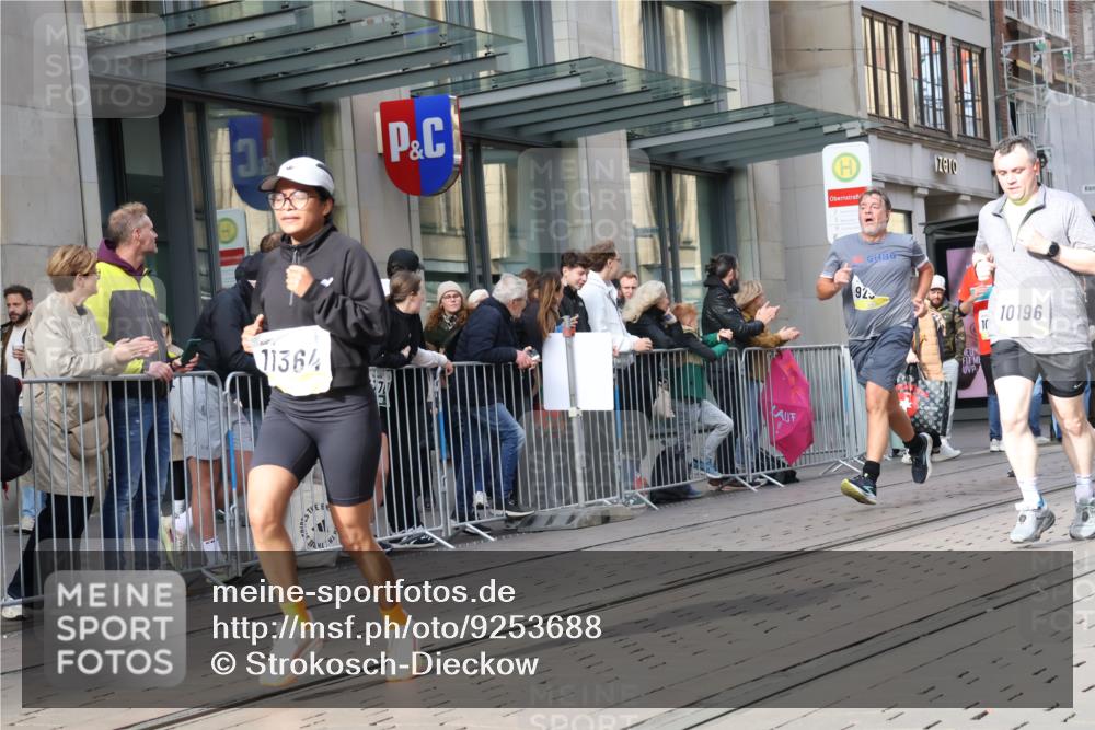05.10.2025 - 20. swb-Marathon Bremen Strokosch-Dieckow http://msf.ph/oto/9253688 05.10.2025 10:55:58 Ziel 9258, 9424, 9783, 9790, 9811, 9855, 9932, 9968, 10005, 10006, 10009, 10028, 10179, 10191, 10196, 10387, 10424, 10546, 10590, 10648, 10664, 10989, 10992, 11095, 11253, 11364, 11366, 11554, 11571, 11620, 11630, 11662, 11693, 11723, 11741, 9258, 9424, 9783, 9790, 9811, 9855, 9932, 9968, 10005, 10006, 10009, 10028, 10179, 10191, 10196, 10387, 10424, 10546, 10590, 10648, 10664, 10989, 10992, 11095, 11253, 11364, 11366, 11554, 11571, 11620, 11630, 11662, 11693 meine-sportfotos.de