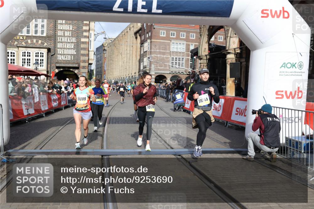 05.10.2025 - 20. swb-Marathon Bremen Yannick Fuchs http://msf.ph/oto/9253690 05.10.2025 10:54:39 Ziel 9367, 9392, 9633, 10032, 10097, 10178, 10296, 10768, 10810, 11045, 11089, 11271 meine-sportfotos.de