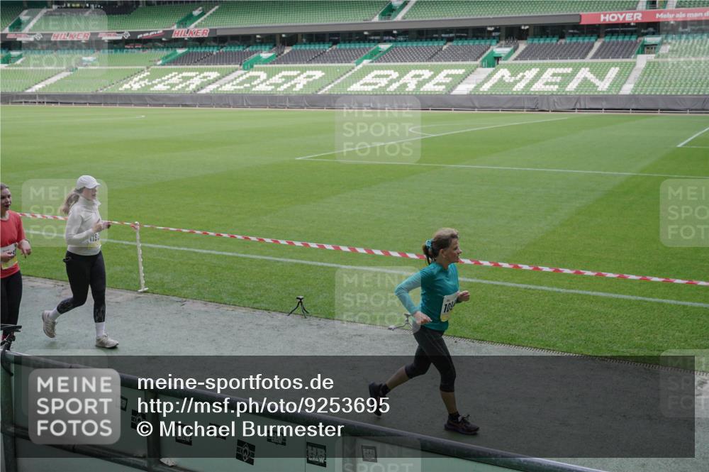 05.10.2025 - 20. swb-Marathon Bremen Michael Burmester http://msf.ph/oto/9253695 05.10.2025 10:42:19 Laufen im Stadion 7069, 8225, 8533, 8865, 9212, 9276, 9410, 9481, 9519, 9557, 9632, 9648, 9649, 9680, 9798, 9815, 9836, 9837, 9945, 9972, 9982, 9999, 10031, 10082, 10087, 10125, 10129, 10134, 10148, 10189, 10214, 10239, 10248, 10264, 10333, 10365, 10366, 10396, 10415, 10417, 10463, 10499, 10522, 10684, 10706, 10722, 10815, 10824, 10860, 10937, 10943, 10998, 11037, 11056, 11097, 11112, 11126, 11142, 11172, 11206, 11232, 11379, 11395, 11405, 11437, 11473, 11584, 11634, 9357 meine-sportfotos.de
