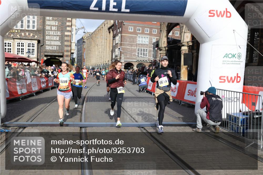 05.10.2025 - 20. swb-Marathon Bremen Yannick Fuchs http://msf.ph/oto/9253703 05.10.2025 10:54:39 Ziel 9367, 9392, 9633, 10032, 10097, 10178, 10296, 10768, 10810, 11045, 11089, 11271 meine-sportfotos.de