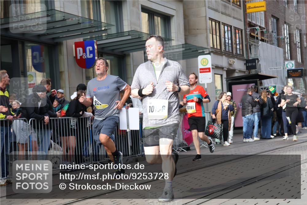 05.10.2025 - 20. swb-Marathon Bremen Strokosch-Dieckow http://msf.ph/oto/9253728 05.10.2025 10:56:00 Ziel 9258, 9424, 9783, 9790, 9811, 9855, 9932, 9968, 10005, 10006, 10009, 10028, 10179, 10191, 10196, 10387, 10424, 10546, 10590, 10648, 10989, 10992, 11095, 11100, 11253, 11364, 11366, 11554, 11571, 11620, 11630, 11662, 11693, 11723, 11741, 9258, 9424, 9783, 9790, 9811, 9855, 9932, 9968, 10005, 10006, 10009, 10028, 10179, 10191, 10196, 10387, 10424, 10546, 10590, 10648, 10989, 10992, 11095, 11100, 11253, 11364, 11366, 11554, 11571, 11620, 11630, 11662, 11693 meine-sportfotos.de