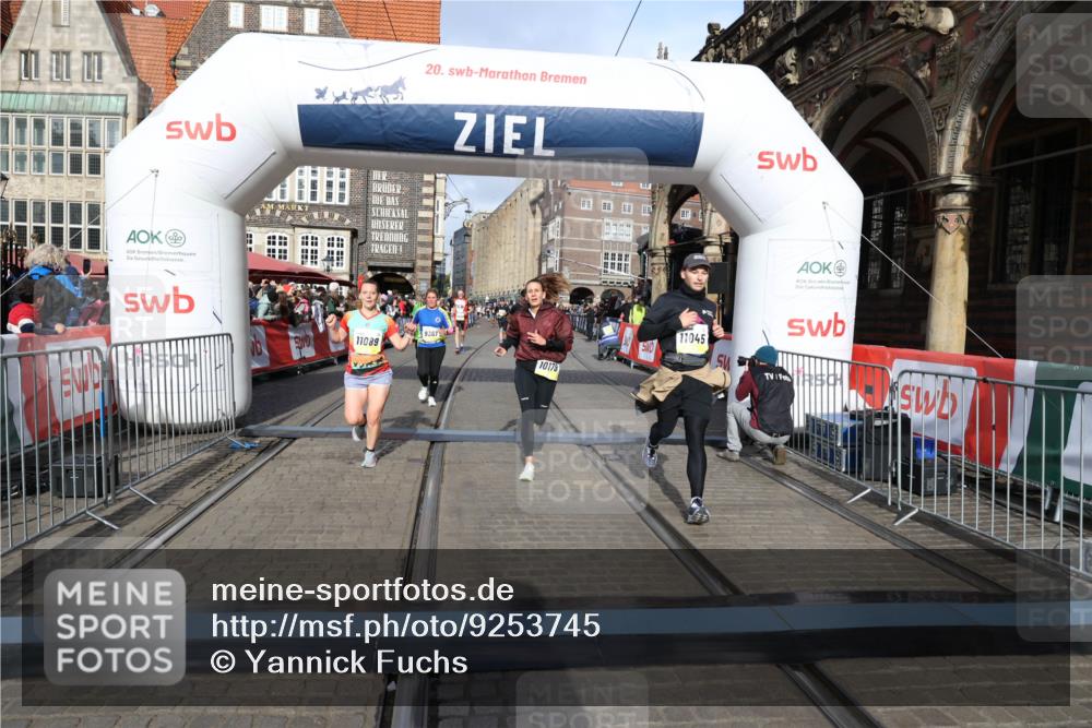 05.10.2025 - 20. swb-Marathon Bremen Yannick Fuchs http://msf.ph/oto/9253745 05.10.2025 10:54:40 Ziel 9367, 9392, 9633, 10032, 10097, 10178, 10296, 10768, 10810, 11045, 11089 meine-sportfotos.de