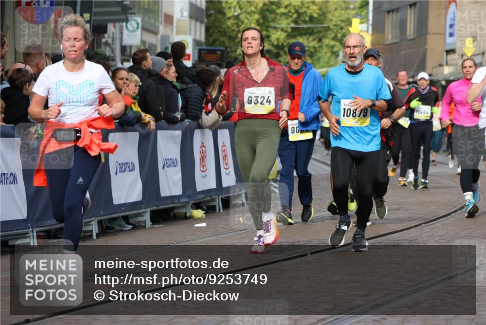 05.10.2025 - 20. swb-Marathon Bremen Strokosch-Dieckow http://msf.ph/oto/9253749 05.10.2025 11:01:59 Ziel 9324, 9426, 9536, 9686, 10301, 10837, 10855, 10879, 10887, 10944, 11415, 11459 meine-sportfotos.de