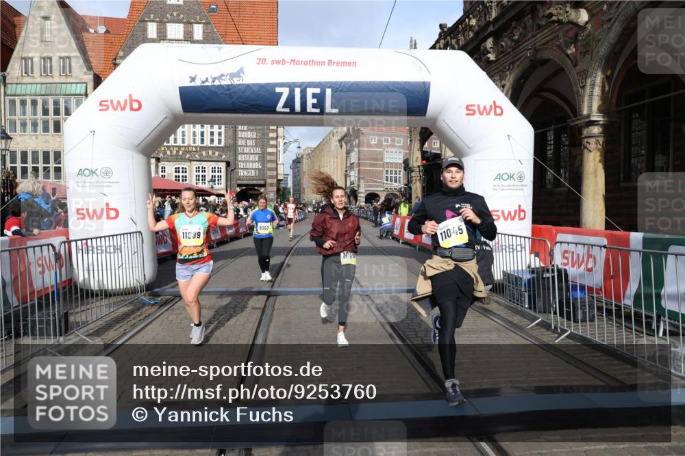 05.10.2025 - 20. swb-Marathon Bremen Yannick Fuchs http://msf.ph/oto/9253760 05.10.2025 10:54:40 Ziel 9367, 9392, 9633, 10032, 10097, 10178, 10296, 10768, 10810, 11045, 11089 meine-sportfotos.de