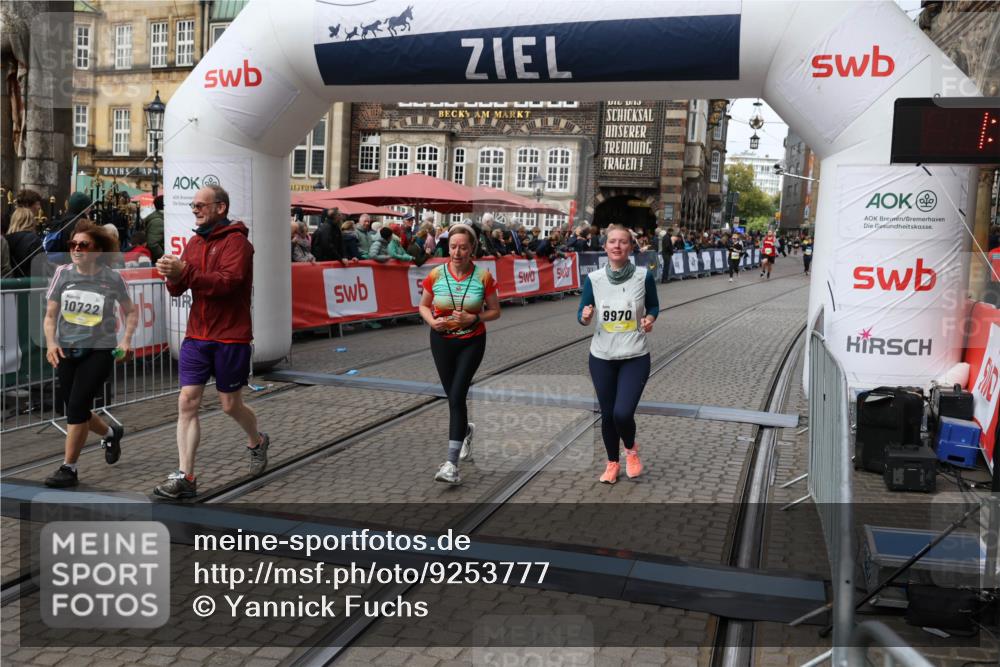 05.10.2025 - 20. swb-Marathon Bremen Yannick Fuchs http://msf.ph/oto/9253777 05.10.2025 11:14:45 Ziel 9861, 9970, 10722, 11139, 11473 meine-sportfotos.de