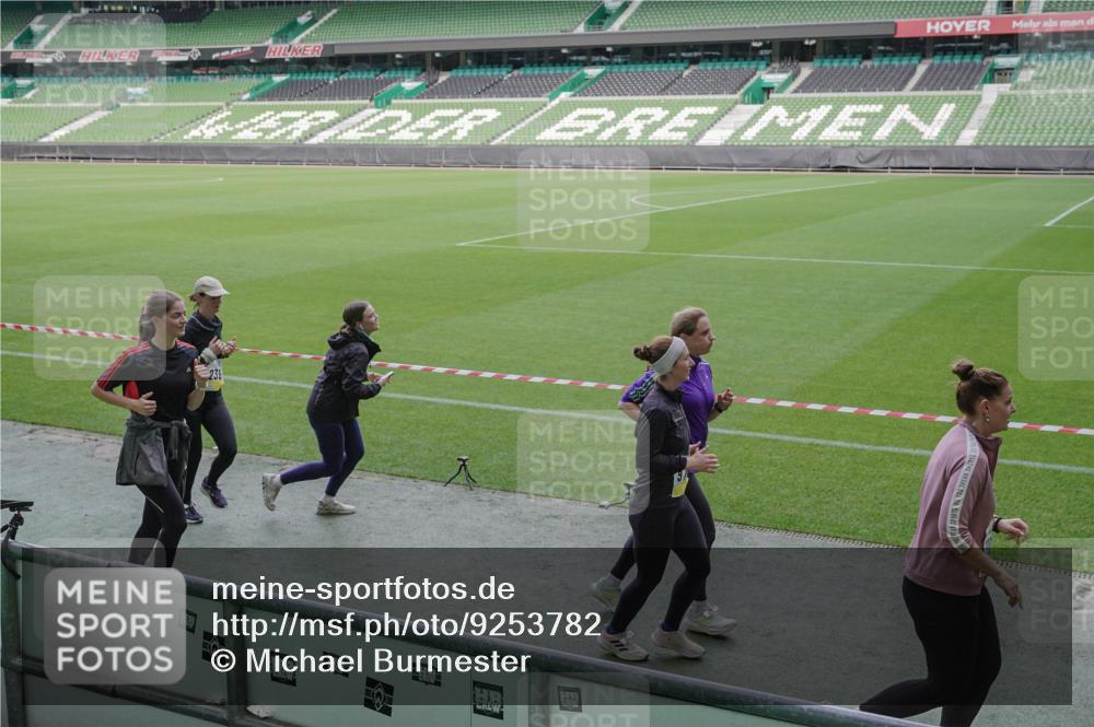 05.10.2025 - 20. swb-Marathon Bremen Michael Burmester http://msf.ph/oto/9253782 05.10.2025 10:42:24 Laufen im Stadion 7069, 8225, 8865, 9212, 9276, 9410, 9481, 9519, 9557, 9632, 9648, 9649, 9680, 9798, 9815, 9836, 9837, 9945, 9972, 9999, 10031, 10074, 10082, 10087, 10129, 10134, 10189, 10214, 10239, 10245, 10248, 10264, 10333, 10365, 10366, 10396, 10412, 10415, 10417, 10463, 10499, 10522, 10684, 10706, 10722, 10815, 10824, 10860, 10937, 10943, 10998, 11037, 11056, 11097, 11112, 11126, 11142, 11172, 11206, 11395, 11405, 11473, 11584, 11634, 8533, 9982, 10125, 10148, 10214 meine-sportfotos.de