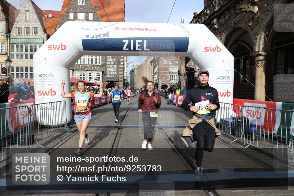 05.10.2025 - 20. swb-Marathon Bremen Yannick Fuchs http://msf.ph/oto/9253783 05.10.2025 10:54:40 Ziel 9367, 9392, 9633, 10032, 10097, 10178, 10296, 10768, 10810, 11045, 11089 meine-sportfotos.de