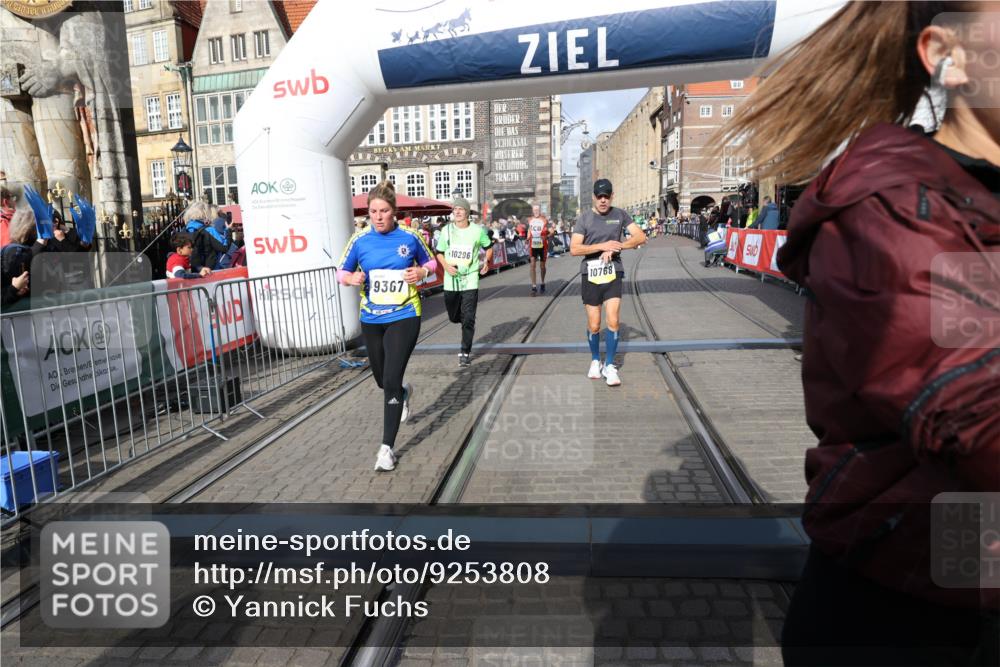 05.10.2025 - 20. swb-Marathon Bremen Yannick Fuchs http://msf.ph/oto/9253808 05.10.2025 10:54:42 Ziel 9367, 10032, 10174, 10178, 10296, 10768, 11045, 11089, 11321, 11694 meine-sportfotos.de