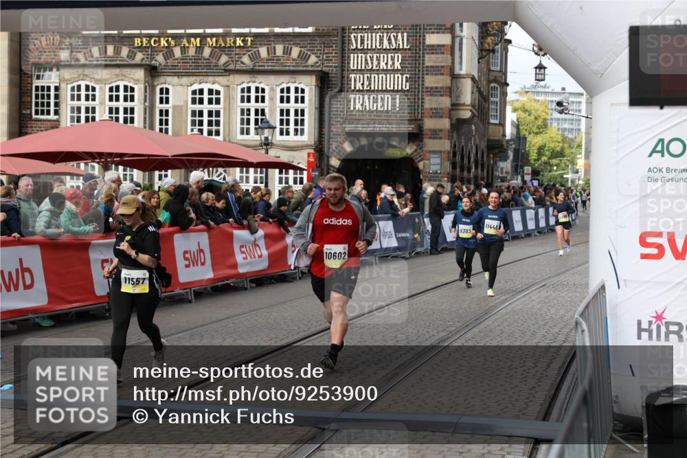 05.10.2025 - 20. swb-Marathon Bremen Yannick Fuchs http://msf.ph/oto/9253900 05.10.2025 11:14:54 Ziel 10602, 11448, 11557 meine-sportfotos.de
