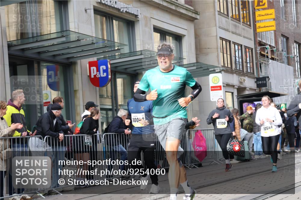 05.10.2025 - 20. swb-Marathon Bremen Strokosch-Dieckow http://msf.ph/oto/9254060 05.10.2025 10:56:09 Ziel 8118, 9424, 9547, 9783, 9790, 9886, 9932, 10005, 10008, 10028, 10042, 10179, 10191, 10196, 10387, 10424, 10546, 10590, 10648, 10971, 11100, 11253, 11260, 11475, 11554, 11571, 11662, 11691, 11723, 8118, 9424, 9547, 9783, 9790, 9886, 9932, 10005, 10008, 10028, 10042, 10179, 10191, 10196, 10387, 10424, 10546, 10590, 10648, 10971, 11100, 11253, 11260, 11475, 11554, 11571, 11662, 11691 meine-sportfotos.de