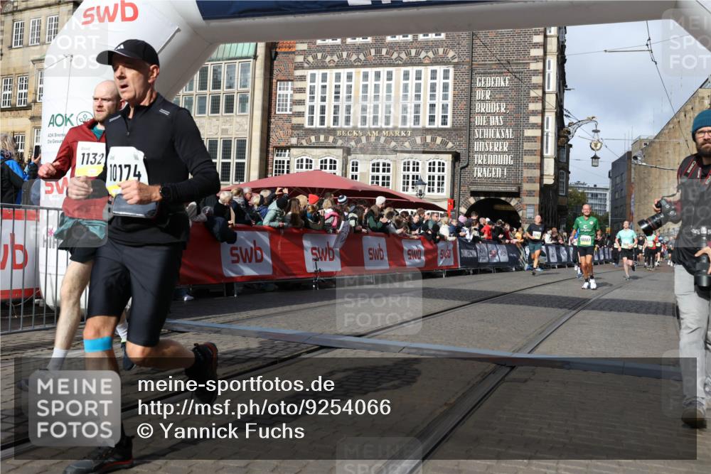 05.10.2025 - 20. swb-Marathon Bremen Yannick Fuchs http://msf.ph/oto/9254066 05.10.2025 10:54:46 Ziel 9367, 10174, 10178, 10296, 10768, 11045, 11089, 11321, 11694 meine-sportfotos.de