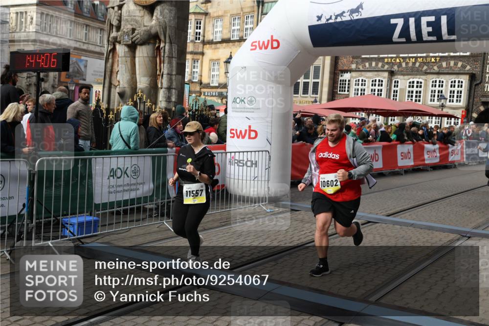 05.10.2025 - 20. swb-Marathon Bremen Yannick Fuchs http://msf.ph/oto/9254067 05.10.2025 11:14:56 Ziel 9303, 10602, 11448, 11557 meine-sportfotos.de