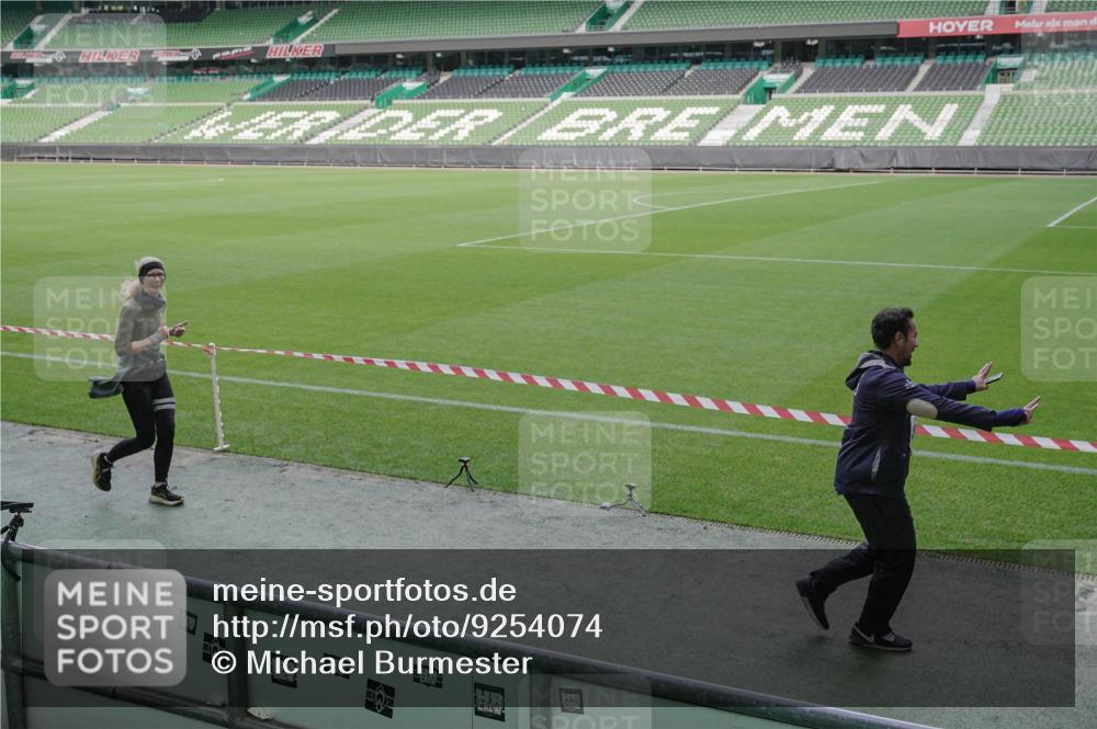 05.10.2025 - 20. swb-Marathon Bremen Michael Burmester http://msf.ph/oto/9254074 05.10.2025 10:42:34 Laufen im Stadion 7069, 8225, 8865, 9212, 9276, 9288, 9410, 9481, 9519, 9557, 9648, 9649, 9664, 9680, 9734, 9798, 9815, 9826, 9945, 9972, 9999, 10031, 10074, 10082, 10087, 10189, 10239, 10245, 10248, 10264, 10365, 10366, 10396, 10412, 10415, 10417, 10463, 10499, 10684, 10722, 10824, 10860, 10861, 10943, 11030, 11056, 11073, 11097, 11112, 11126, 11142, 11170, 11172, 11206, 11395, 11473, 11584, 11634, 8533, 9632, 9836, 9837, 9982, 10125, 10148, 10214, 10333, 10706, 10937, 10998 meine-sportfotos.de