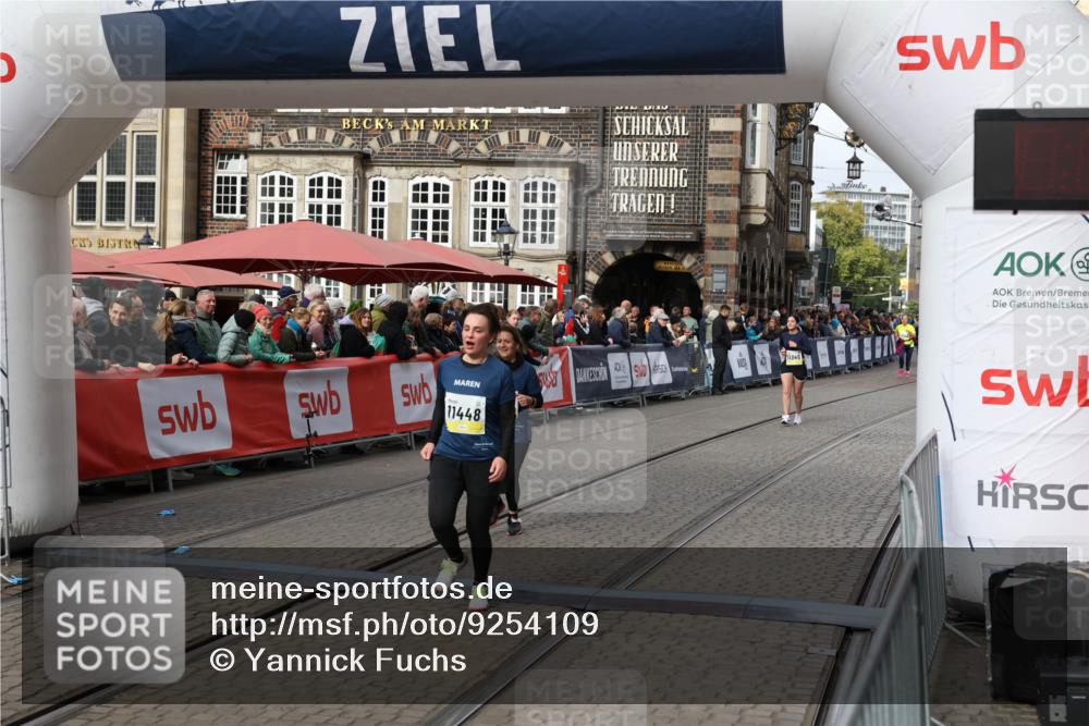 05.10.2025 - 20. swb-Marathon Bremen Yannick Fuchs http://msf.ph/oto/9254109 05.10.2025 11:14:57 Ziel 9303, 10602, 11448, 11557 meine-sportfotos.de