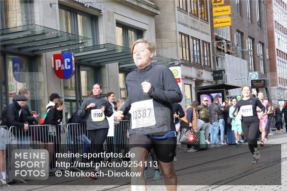 05.10.2025 - 20. swb-Marathon Bremen Strokosch-Dieckow http://msf.ph/oto/9254113 05.10.2025 10:56:11 Ziel 8118, 9266, 9424, 9547, 9783, 9790, 9886, 9932, 10005, 10008, 10028, 10042, 10059, 10179, 10191, 10196, 10387, 10424, 10546, 10590, 10644, 10648, 10683, 10971, 11100, 11253, 11260, 11475, 11571, 11662, 11691, 11723, 8118, 9266, 9424, 9547, 9783, 9790, 9886, 9932, 10005, 10008, 10028, 10042, 10059, 10179, 10191, 10196, 10387, 10424, 10546, 10590, 10644, 10648, 10683, 10971, 11100, 11253, 11260, 11475, 11571, 11662, 11691 meine-sportfotos.de