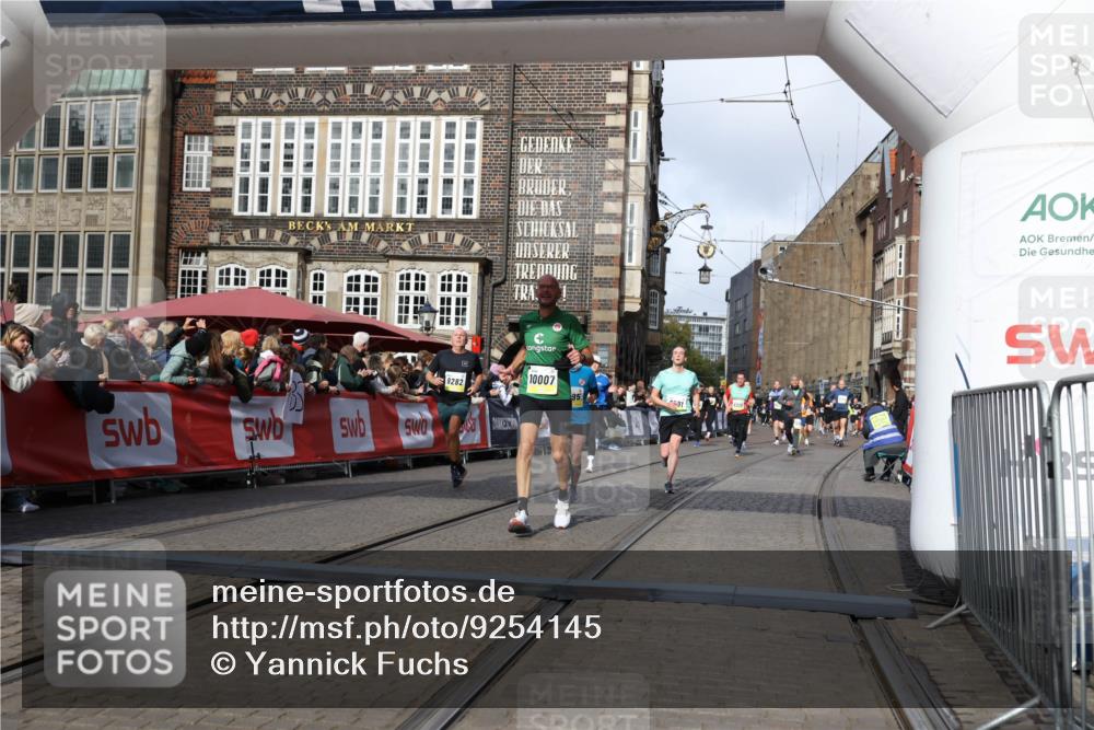 05.10.2025 - 20. swb-Marathon Bremen Yannick Fuchs http://msf.ph/oto/9254145 05.10.2025 10:54:49 Ziel 9282, 9295, 9591, 10007, 10174, 11321, 11694 meine-sportfotos.de