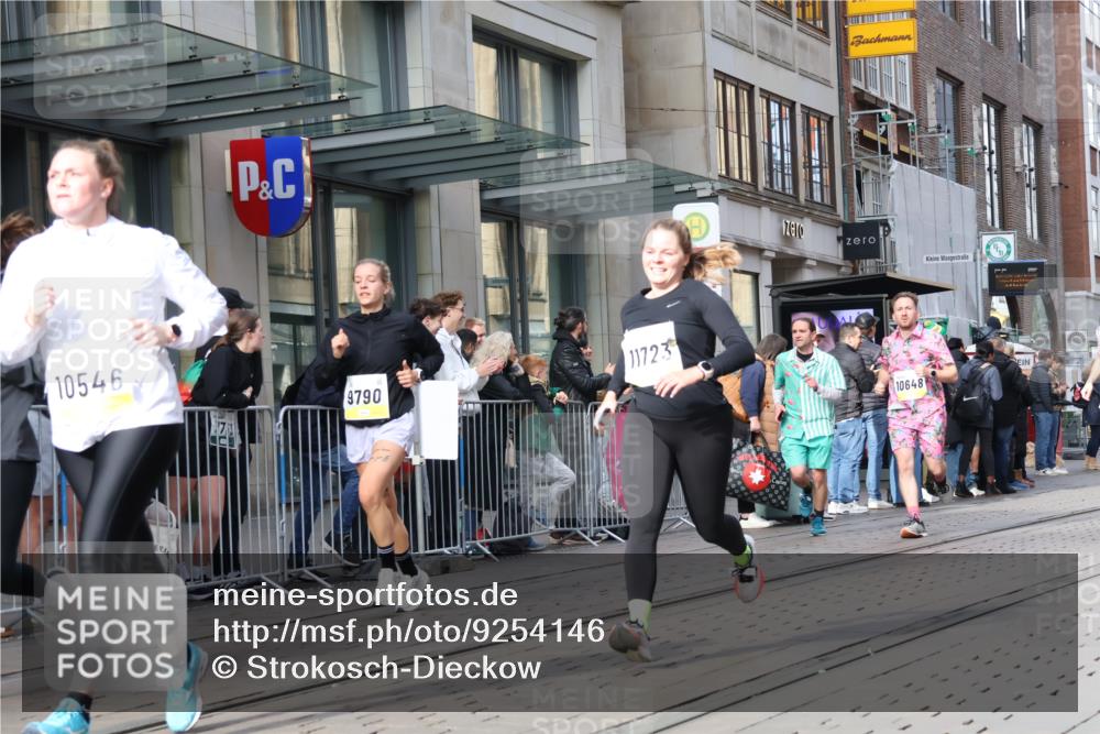 05.10.2025 - 20. swb-Marathon Bremen Strokosch-Dieckow http://msf.ph/oto/9254146 05.10.2025 10:56:12 Ziel 8118, 9266, 9424, 9547, 9783, 9790, 9886, 9932, 10005, 10008, 10028, 10042, 10059, 10179, 10191, 10196, 10387, 10424, 10546, 10590, 10644, 10648, 10683, 10971, 11100, 11253, 11260, 11475, 11571, 11662, 11691, 11723, 8118, 9266, 9424, 9547, 9783, 9790, 9886, 9932, 10005, 10008, 10028, 10042, 10059, 10179, 10191, 10196, 10387, 10424, 10546, 10590, 10644, 10648, 10683, 10971, 11100, 11253, 11260, 11475, 11571, 11662, 11691 meine-sportfotos.de