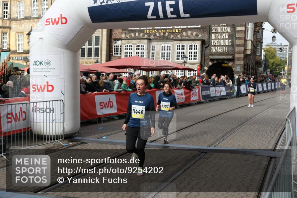 05.10.2025 - 20. swb-Marathon Bremen Yannick Fuchs http://msf.ph/oto/9254202 05.10.2025 11:14:58 Ziel 9303, 10602, 11448, 11557 meine-sportfotos.de