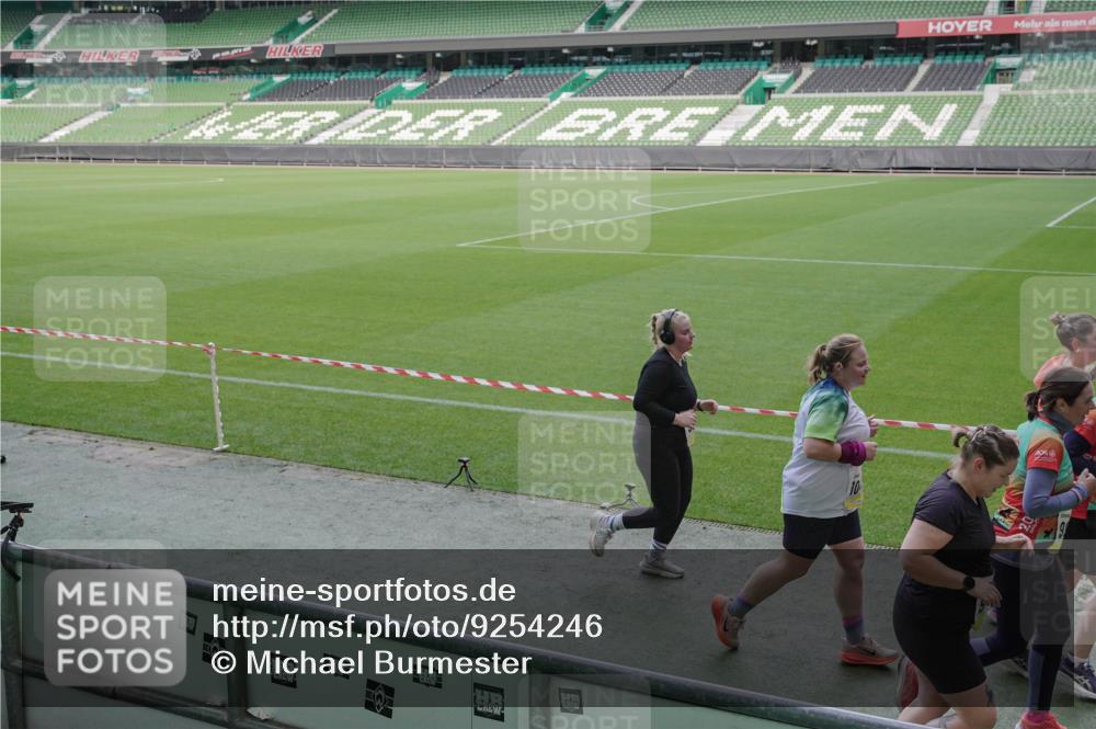05.10.2025 - 20. swb-Marathon Bremen Michael Burmester http://msf.ph/oto/9254246 05.10.2025 10:42:41 Laufen im Stadion 8225, 8865, 9185, 9212, 9276, 9288, 9410, 9476, 9481, 9519, 9557, 9648, 9664, 9680, 9726, 9734, 9736, 9760, 9798, 9806, 9815, 9826, 9861, 9945, 9972, 9999, 10031, 10074, 10082, 10087, 10239, 10245, 10248, 10264, 10365, 10366, 10396, 10412, 10415, 10417, 10463, 10684, 10824, 10860, 10861, 10943, 11030, 11073, 11083, 11112, 11126, 11142, 11170, 11172, 11206, 11395, 11584, 11634, 8533, 9632, 9836, 9837, 9982, 10125, 10148, 10214, 10333, 10706, 10937, 10998 meine-sportfotos.de