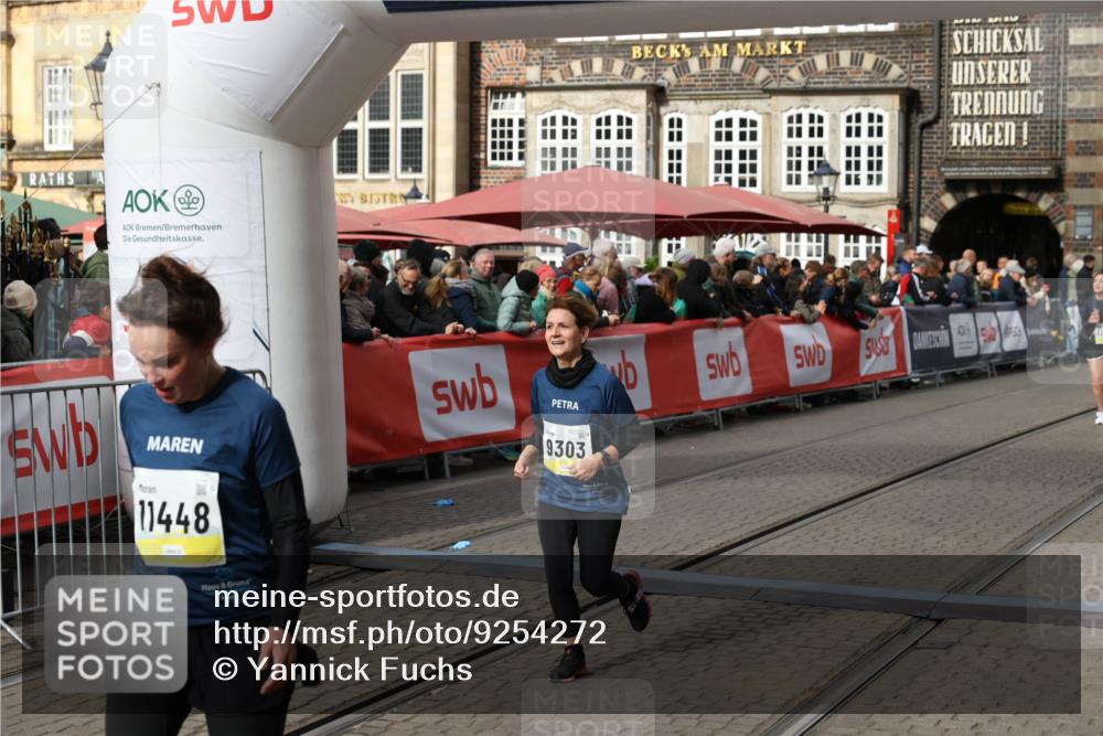 05.10.2025 - 20. swb-Marathon Bremen Yannick Fuchs http://msf.ph/oto/9254272 05.10.2025 11:14:59 Ziel 9303, 10602, 11448, 11557 meine-sportfotos.de