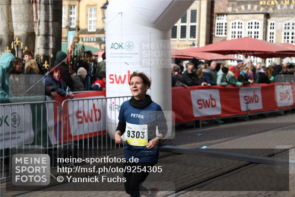 05.10.2025 - 20. swb-Marathon Bremen Yannick Fuchs http://msf.ph/oto/9254305 05.10.2025 11:15:00 Ziel 9303, 10602, 11345, 11448, 11557, 11607 meine-sportfotos.de