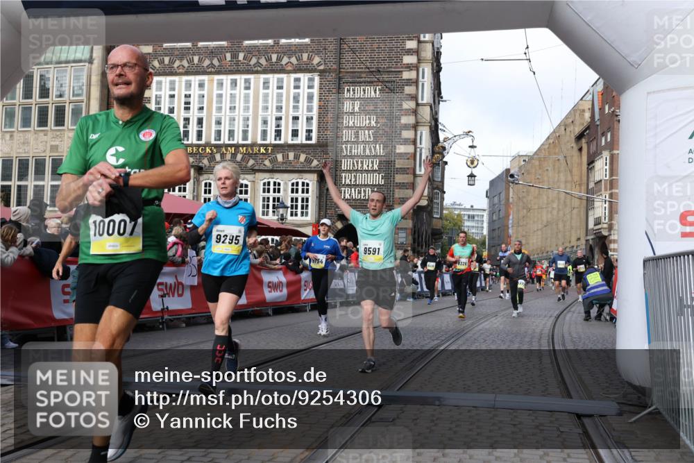 05.10.2025 - 20. swb-Marathon Bremen Yannick Fuchs http://msf.ph/oto/9254306 05.10.2025 10:54:51 Ziel 8326, 9282, 9295, 9591, 9754, 9776, 10007, 10174, 11321, 11694 meine-sportfotos.de